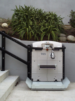 Plataforma salvaescaleras curva modelo V65 de Vertitec