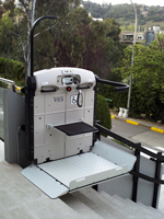 Plataforma salvaescaleras curva modelo V65 de Vertitec