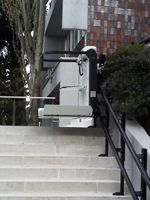 Plataforma salvaescaleras curva modelo V65 de Vertitec