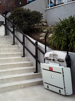 Plataforma salvaescaleras curva modelo V65 de Vertitec