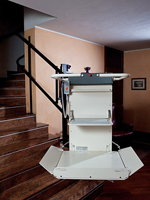 Plataforma salvaescaleras curva modelo Slim de Vertitec