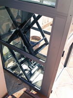 Plataforma salvaescaleras vertical modelo A28 instalada en una casa particular en Orihuela (Alicante)