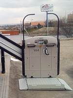 Plataforma salvaescaleras recta V64 instalada en Alcobendas