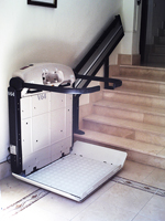 Plataforma salvaescaleras modelo V64 instalada en una casa particular en Almazora (Castelln)