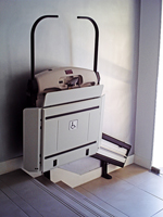 Plataforma salvaescaleras recta V64 instalada en el Ayuntamiento de Pedreguer