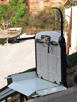 Plataforma salvaescaleras recta modelo V64 instalada en el parque de atraccines Portaventura en Tarragona