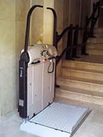 Plataforma salvaescaleras modelo V65 instalada en las oficinas de una administracin pblica de Barcelona