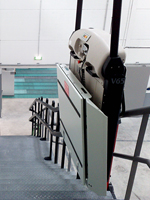 Plataforma salvaescaleras modelo V65 instalada en una empresa de Guadalajara