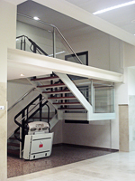 Plataforma salvaescaleras modelo V65 instalada en la facultad de medicina de Valencia