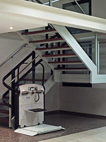 Plataforma salvaescaleras modelo V65 instalada en la facultad de medicina de Valencia