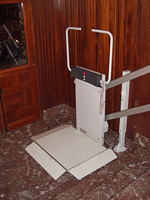 Plataforma salvaescaleras recta modelo Logic de Vertitec