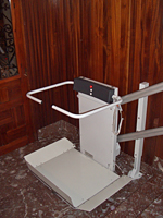 Plataforma salvaescaleras recta modelo Logic de Vertitec