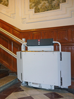 Plataforma salvaescaleras recta modelo Logic de Vertitec