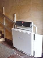 Plataforma salvaescaleras recta modelo Logic de Vertitec