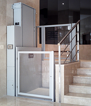 plataforma salvaescaleras vertical izaro