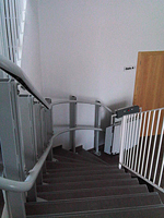 Plataforma salvaescaleras modelo Slim instalada en las oficinas de una administracin pblica de Beniarrs (Alicante).