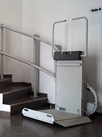 Plataforma salvaescaleras modelo Slim instalada en las oficinas de una administracin pblica de Beniarrs (Alicante).