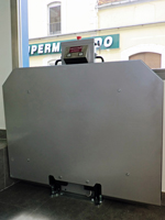 Plataforma salvaescaleras vertical modelo bancolift instalada en una oficina de Iberdrola en Oliva (Valencia).