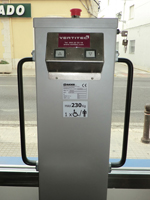 Plataforma salvaescaleras vertical modelo bancolift instalada en una oficina de Iberdrola en Oliva (Valencia).