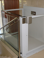 Plataforma salvaescaleras vertical modelo Izaro de Vertitec